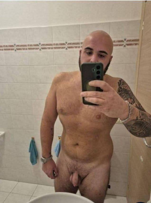 Cerco uomo che mi penetra forte. Solo chiamate normali no whatsapp. Se non rispondo scrivetemi su telegram alla username officialbox90