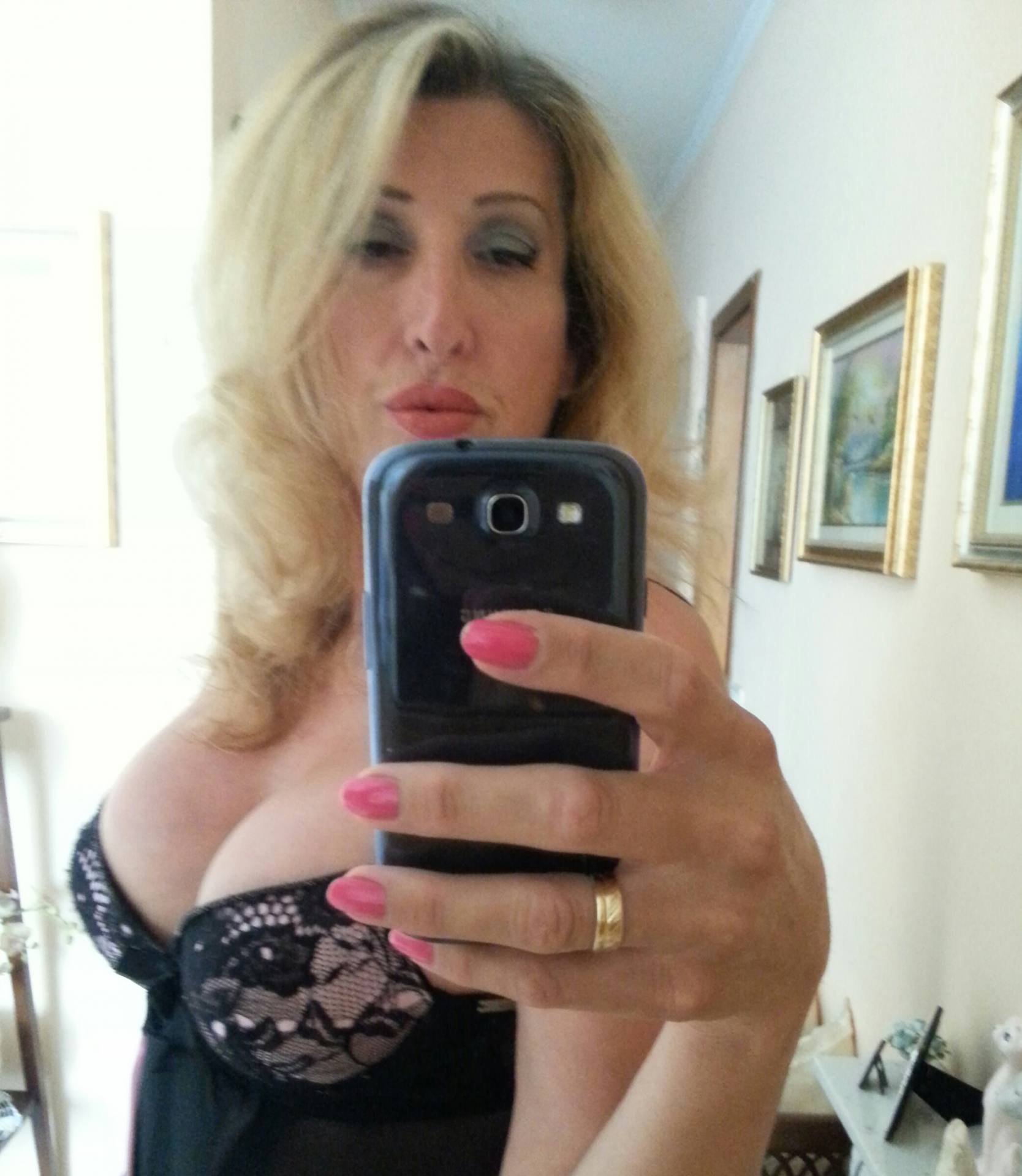 TRANS ITALIANA SEXY CALDA PORCA ATTIVA E PASSIVA 