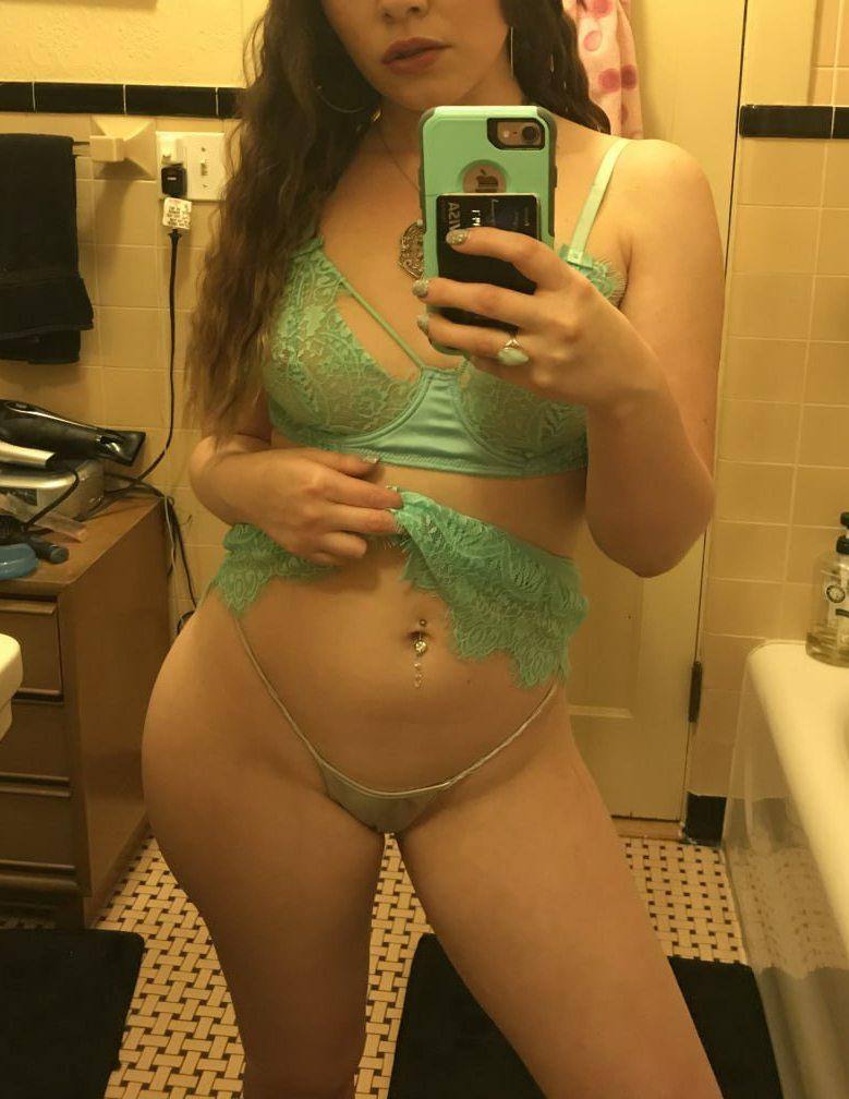 strepitose ragazze occidentali vi aspettano per dolci trattamenti tantrici con trattamento lingam, bodymassagge,footmassage,relax, californiano